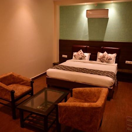 Hotel Gayatri Palace 러크나우 외부 사진