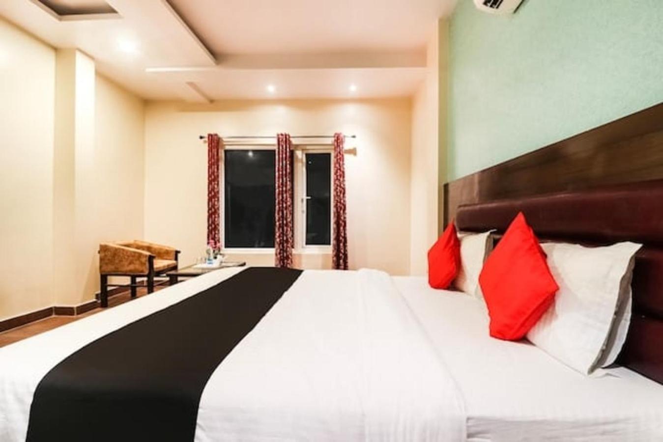 Hotel Gayatri Palace 러크나우 외부 사진