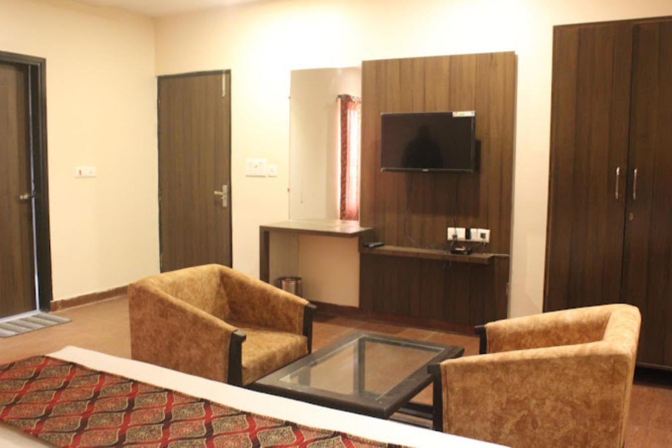 Hotel Gayatri Palace 러크나우 외부 사진