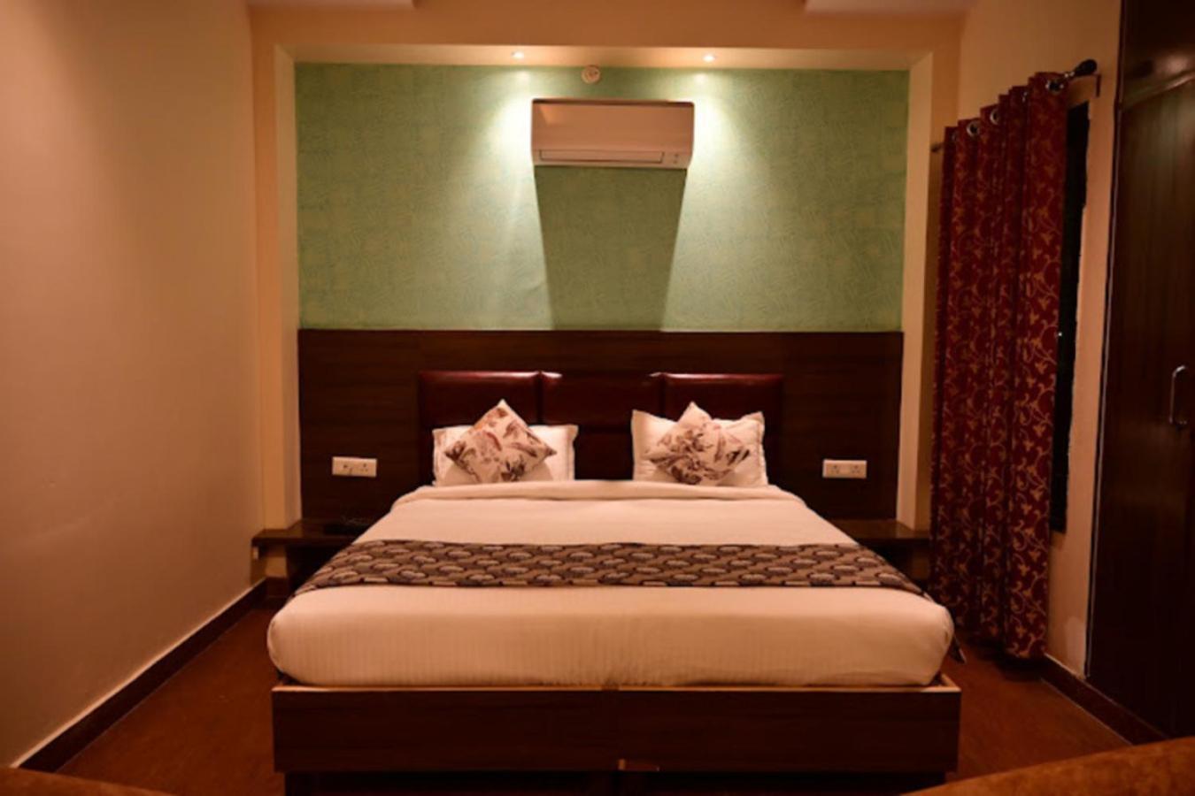 Hotel Gayatri Palace 러크나우 외부 사진