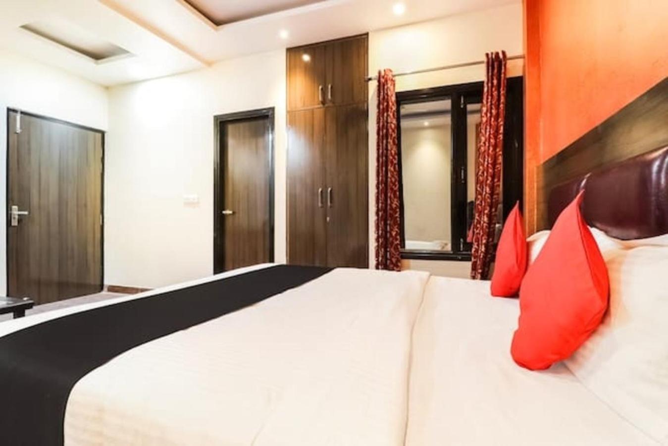 Hotel Gayatri Palace 러크나우 외부 사진