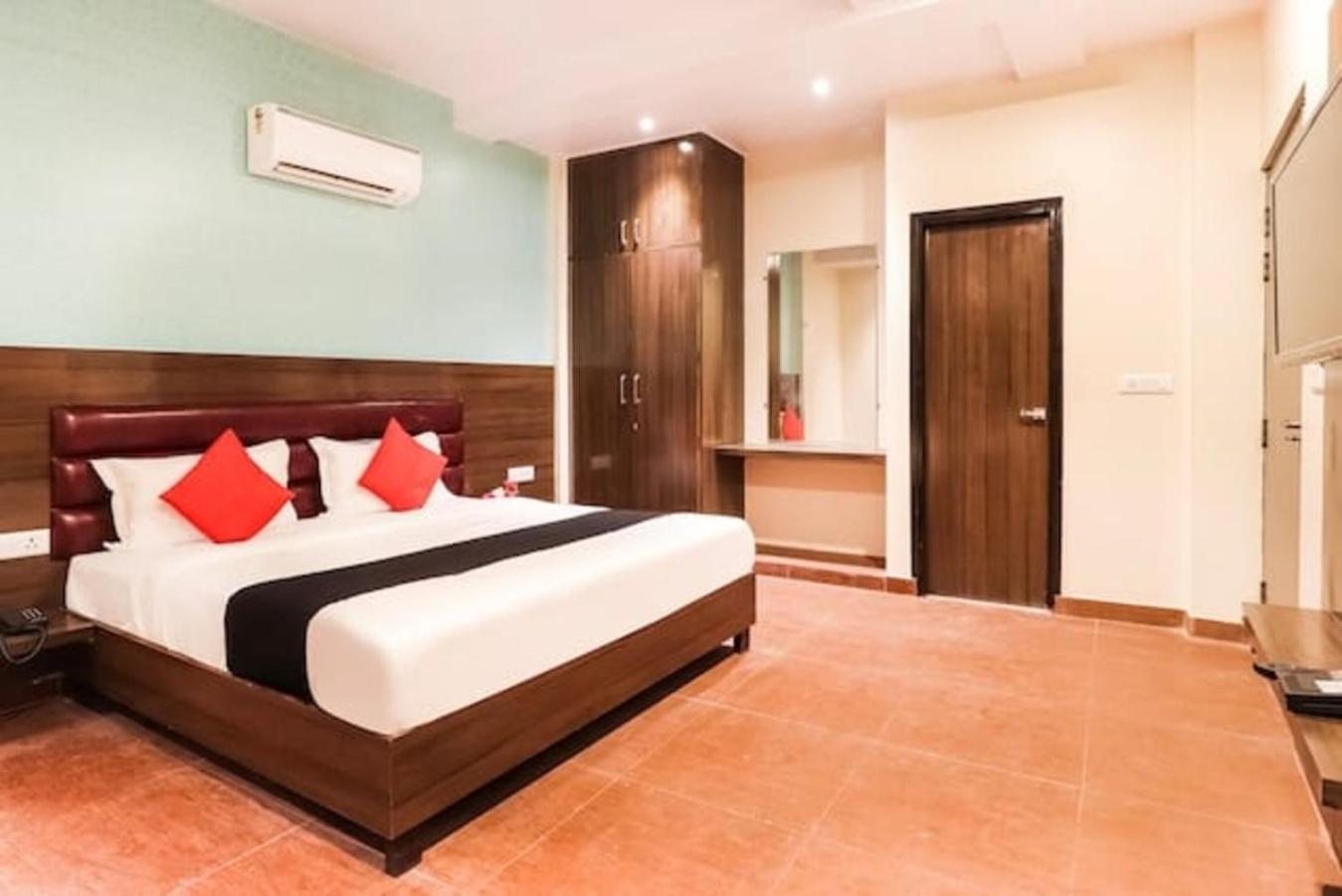 Hotel Gayatri Palace 러크나우 외부 사진