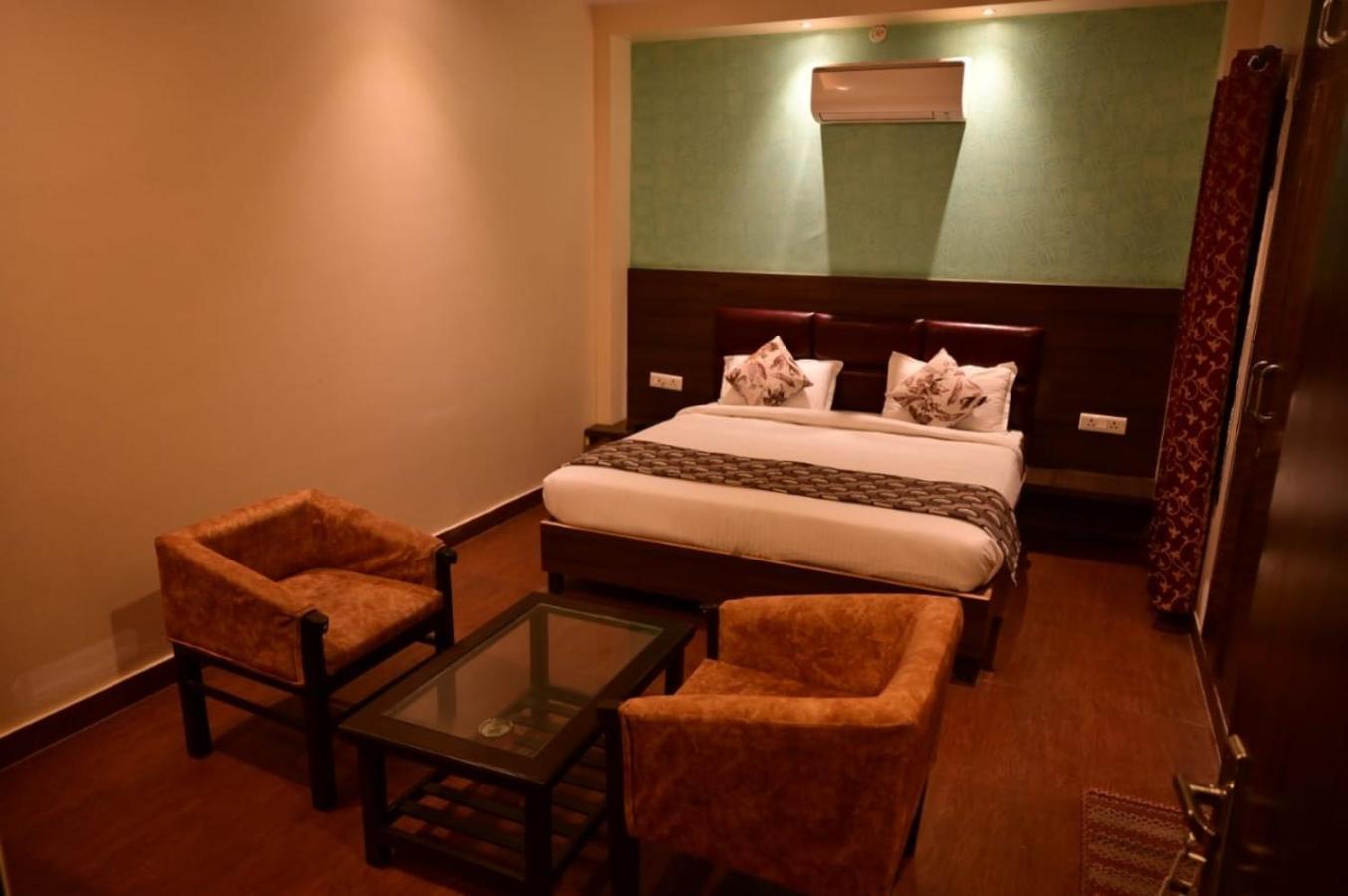 Hotel Gayatri Palace 러크나우 외부 사진